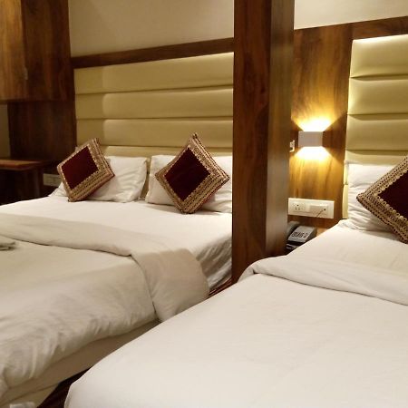 Hotel Adams Inn Near Mumbai Airport Екстериор снимка