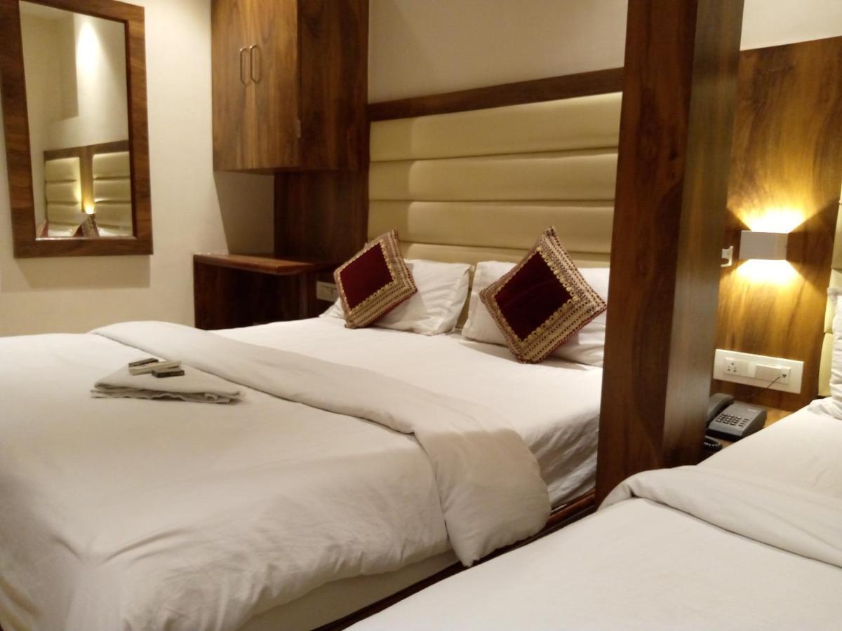 Hotel Adams Inn Near Mumbai Airport Екстериор снимка